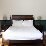 Bed & Breakfast 3 Berkeley Square