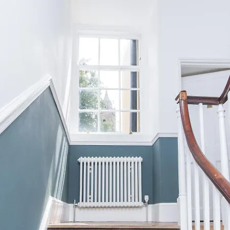 3 Berkeley Square Alojamento de Acomodação e Pequeno-almoço 3*