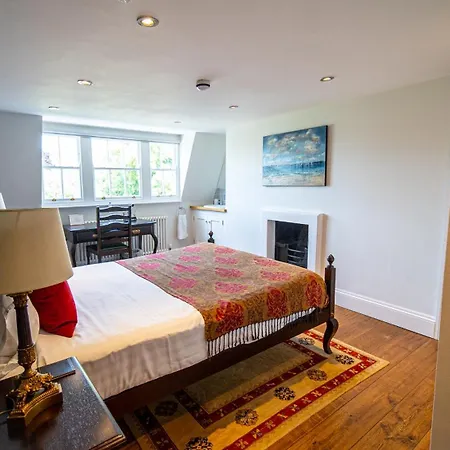 فندق مبيت وإفطار 3 Berkeley Square 3*