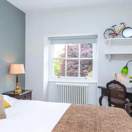 3 Berkeley Square לינה וארוחת בוקר 3*