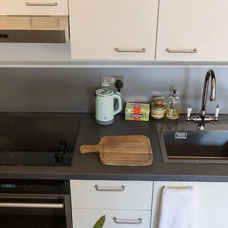 3 Berkeley Square 3*