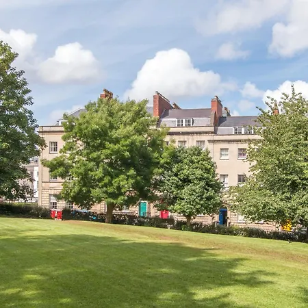 3 Berkeley Square فندق مبيت وإفطار بريستول