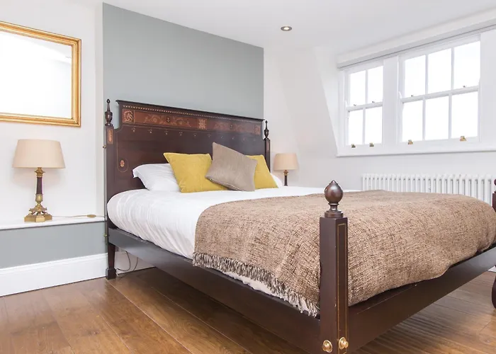 3 Berkeley Square 3*