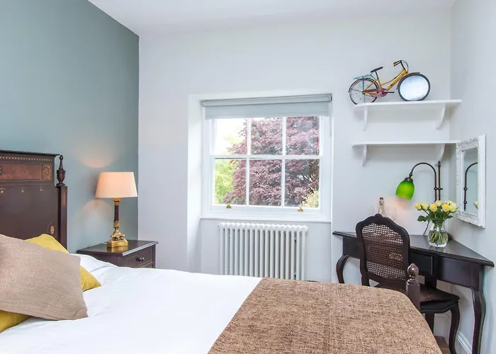 3 Berkeley Square לינה וארוחת בוקר 3*