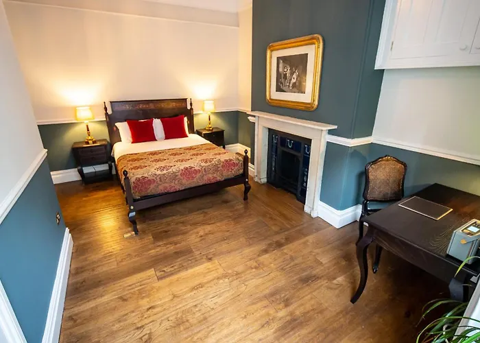 3 Berkeley Square Отель типа 