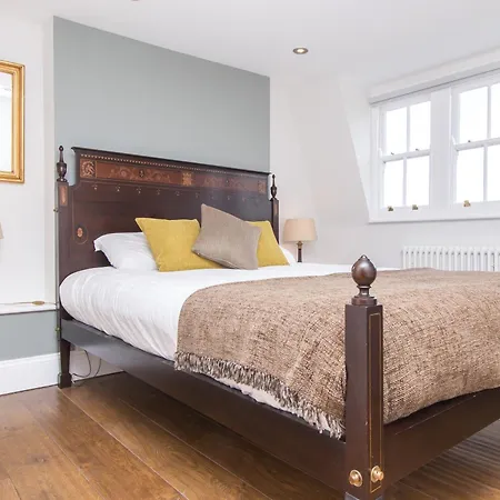 3 Berkeley Square 3*