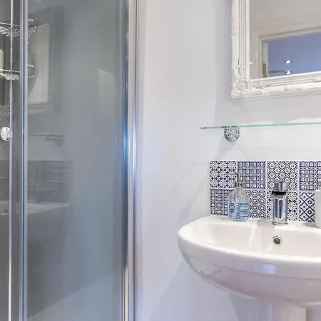 לינה וארוחת בוקר 3 Berkeley Square בריסטול