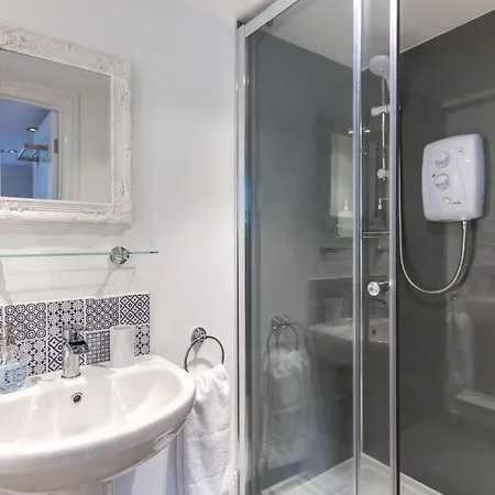 לינה וארוחת בוקר 3 Berkeley Square *