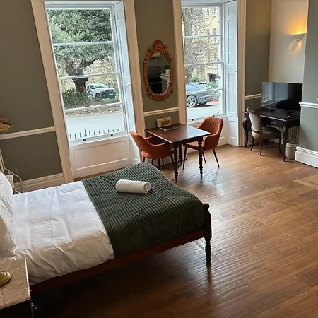 Bed and Breakfast 3 Berkeley Square