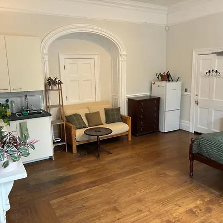 Bed and Breakfast 3 Berkeley Square 3*