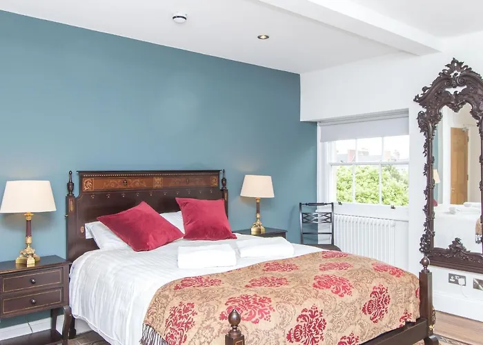 3 Berkeley Square 3*