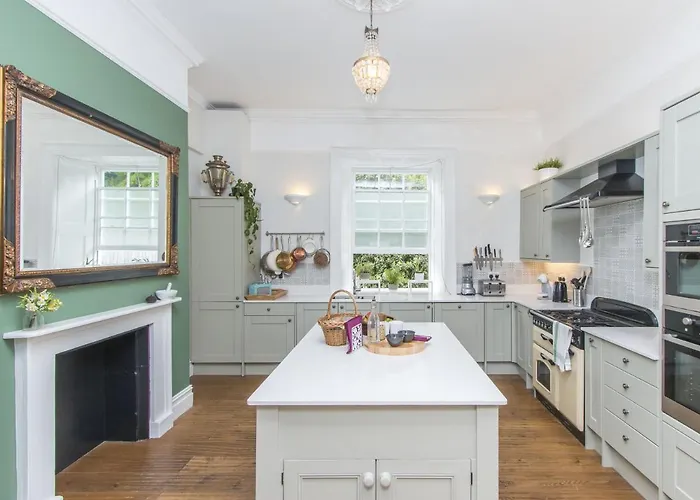 3 Berkeley Square Bed & Breakfast