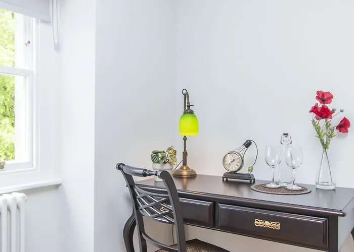 Bed & Breakfast 3 Berkeley Square 3*