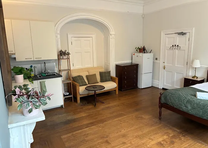 Bed & Breakfast 3 Berkeley Square 3*