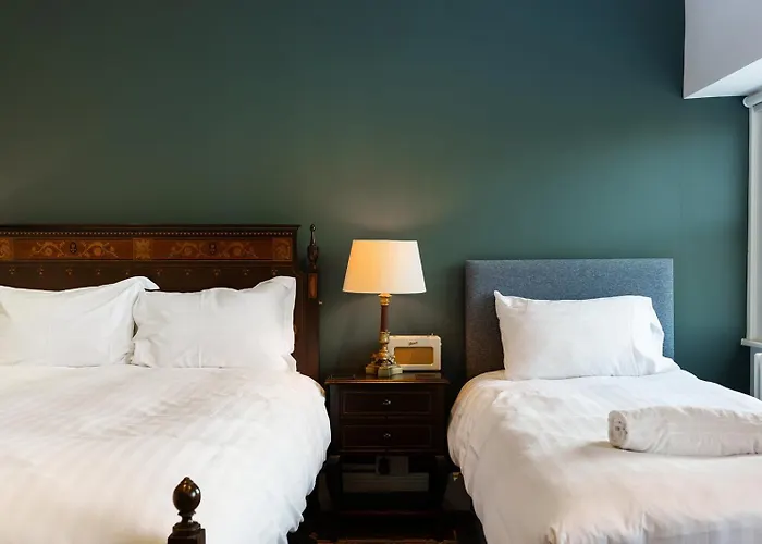 Bed & Breakfast 3 Berkeley Square 3*