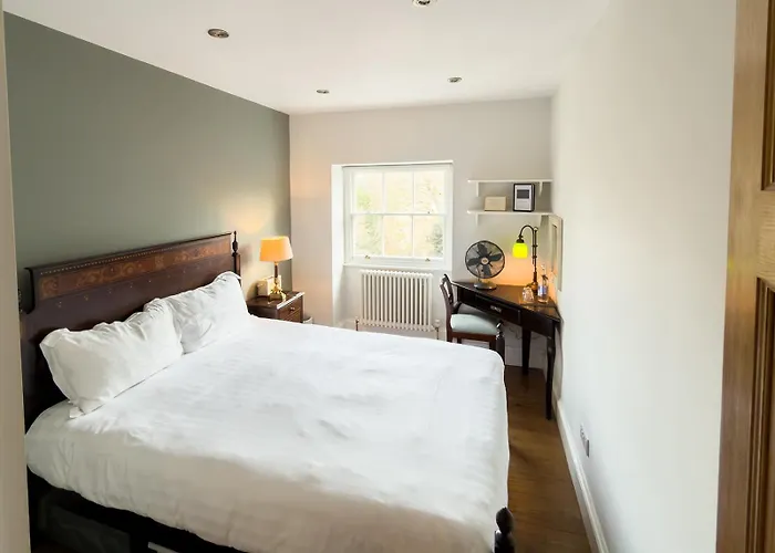 3 Berkeley Square 3*