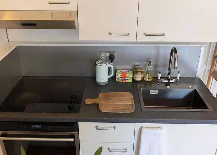 3 Berkeley Square 3*